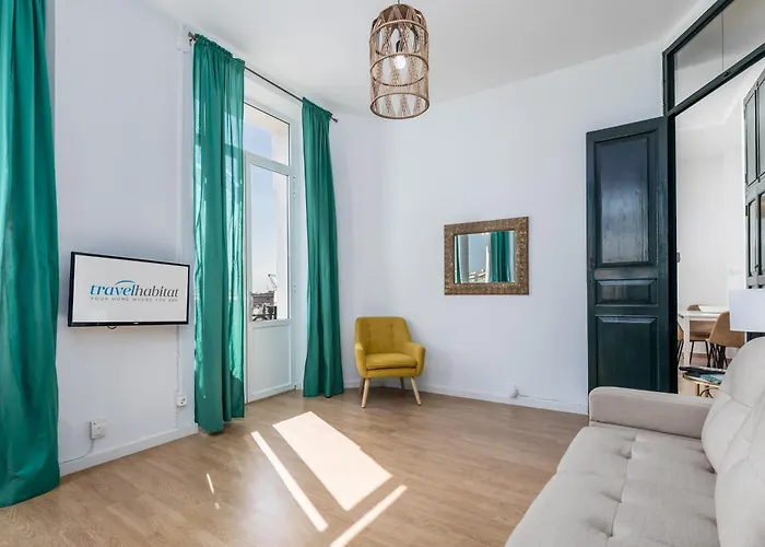 Travel Habitat Port Valencia. * فالنسيا