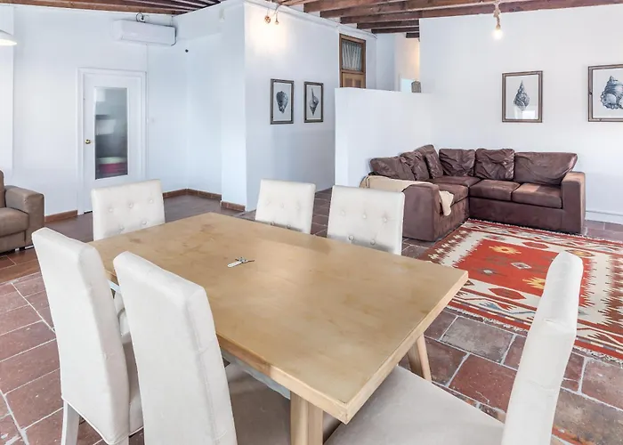 Travel Habitat Port Valencia. * فالنسيا