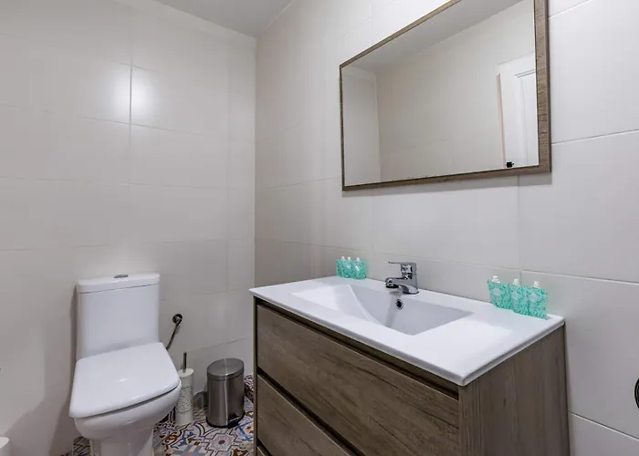 Travel Habitat Port Valencia. * فالنسيا